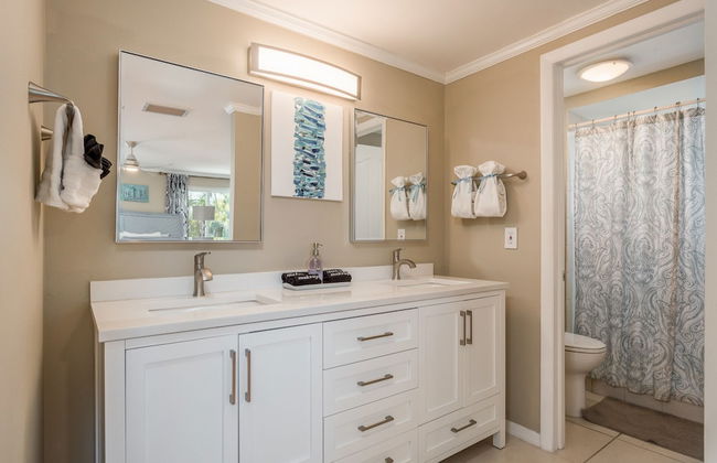 Great 6BR for All Ages/Heated Pool 5 Min to Beach by RedAwning - Foto 34