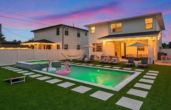 Luxury Home w Heated Pool, Gym, Playground & More! - Foto 32