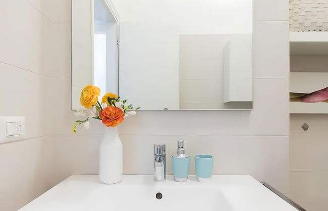 Charming Milanese Apartments - Photo 57