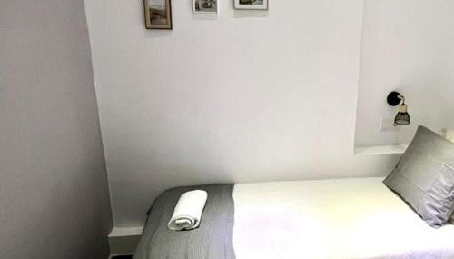 Apartamento renovado con 2 habitaciones en el corazón de Barcelona - ES-341-3 - Photo 5