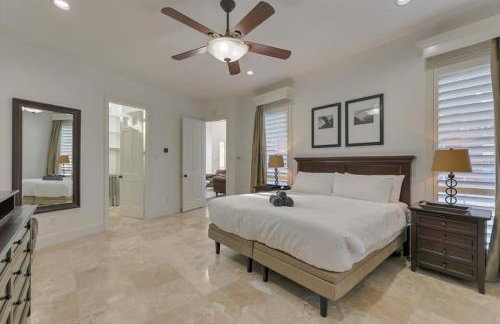 Gorgeous Vacation Home w Private Pool - Photo 25