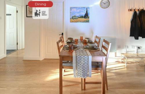 Quiet Premium Stansted Apartment in Central Location with WiFi and Desk - Foto 9