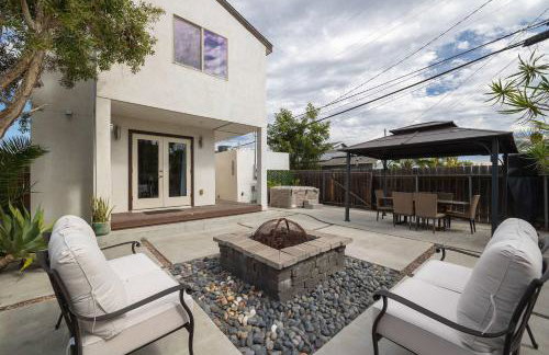 Central Location Gym Hot Tub Villa - Photo 30