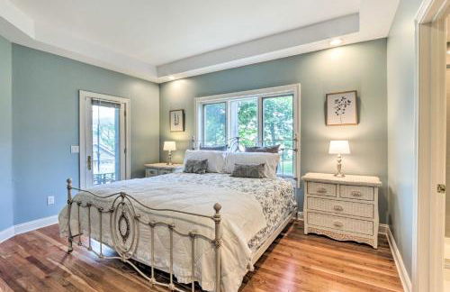 Walk to Lake Middlefield Home with Fire Pit - Foto 14