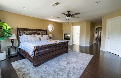 Resort style back yard heated pool and spa - Foto 27