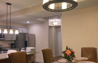 Huge Cozy Home with Many Bedrooms in Ivywild - Foto 23