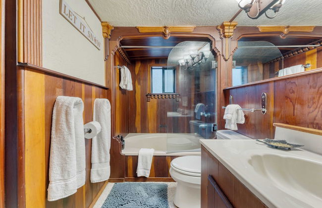 Riversong Lodge by Avantstay Sauna + Hot Tub On The Truckee River - Photo 19