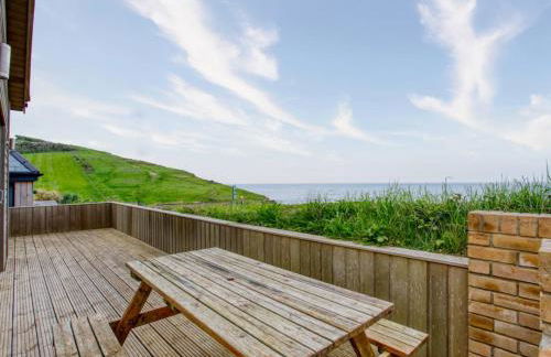 Beautiful Seaside Holiday Home - Photo 26