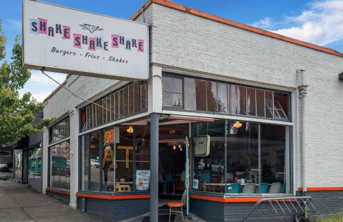 King Bed, Near DT and Best Restaurants, Pets OK! - Foto 28