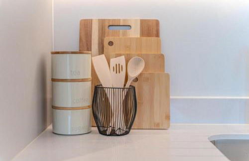 Luxuary 2BR Apt Sleeps 9, Wembley and Park Views - Photo 7