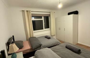 Modern Comfort Near Gatwick, Three Bridges & M23! - Foto 10