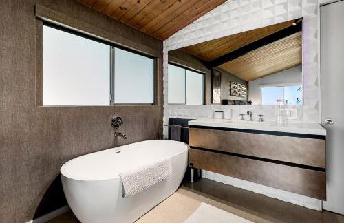 Hillside Luxury MidCentury Modern Spa Retreat View - Foto 40