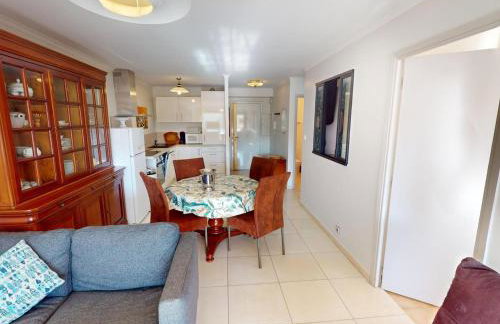 2P calme avec terrasse, piscine, parking et wifi - FR-1-196-368 - Foto 4