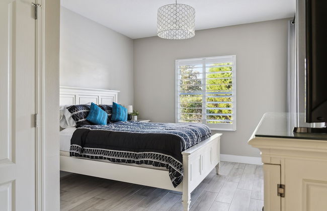 Family Paradise With Private Heated Pool 5 Bedroom Home by RedAwning - Photo 5