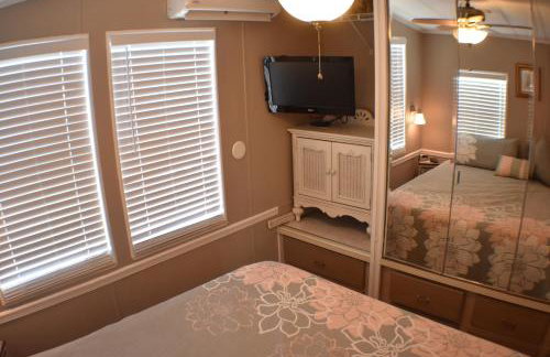 Pelican's Roost, Waterfront comfort at Venture Out - Foto 17