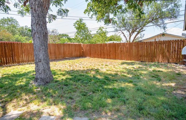 Splendid Gated 4 BR 2 BA Home Near Downtown - Foto 30