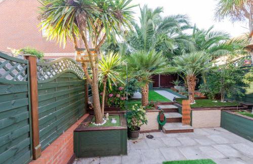 A Riverside Paradise in The City w Garden and Free Parking - A 2 Bed Home in London Sleeps 4! - Foto 38