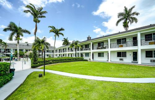 Waterfront Getaway | Pool, Hot Tub & Gym - Photo 41