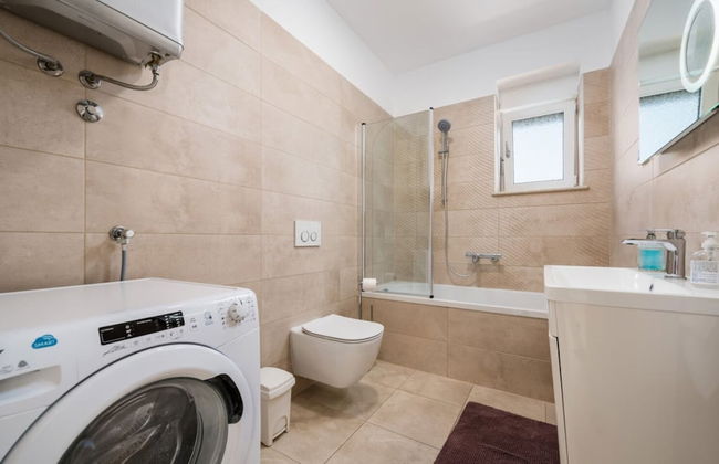 Paula - With Pool - H - Photo 18