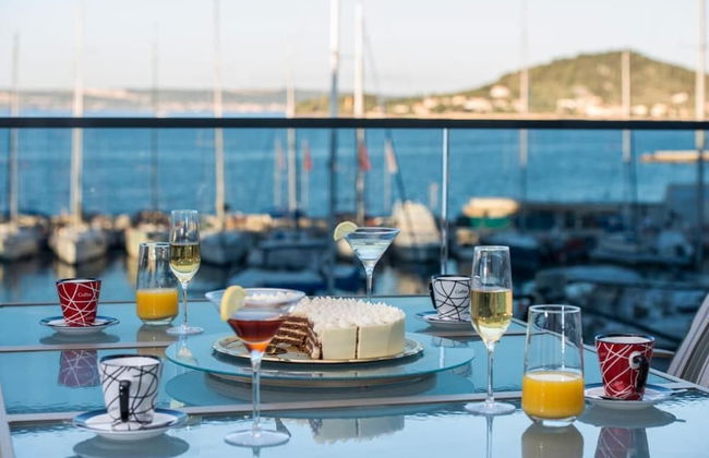 Good Life Deluxe Seafront Apartment - Foto 17