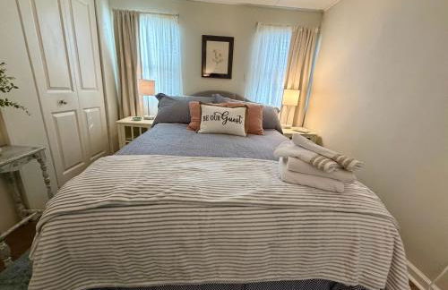 Cozy Cabin Vibe in the City - Foto 29