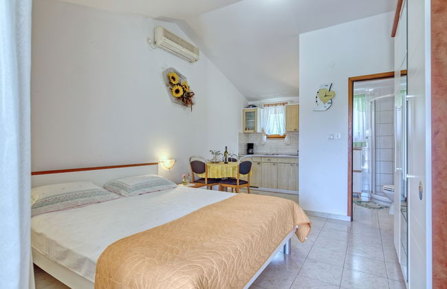 Apartment 1644 - Photo 8