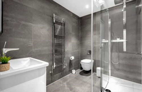 MySquare Vibrant and Sleek 2 Bed Apartment in Artillery Lane - Foto 28