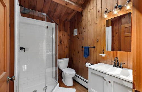 Cozy Athens Cabin on the Lake with Hot Tub & Backyard - Foto 14