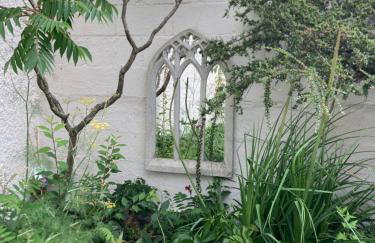 Bryntirion Farmhouse Apartment with Hot Tub - Foto 26