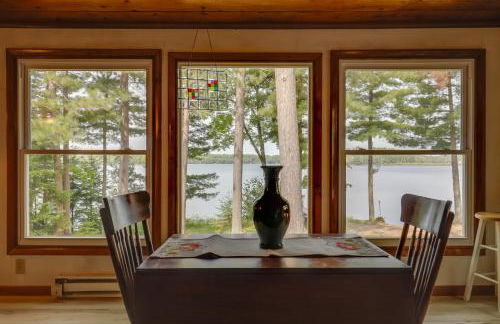 Dock and Views Lakefront Family Home in Conover! - Foto 13