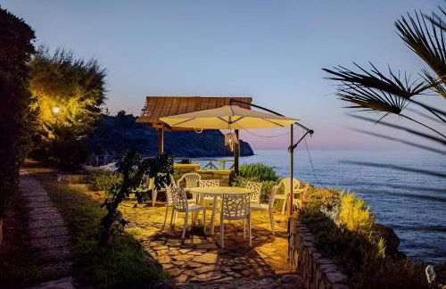 Alle due Torri, villa sulla roccia a picco sul mare - Foto 36