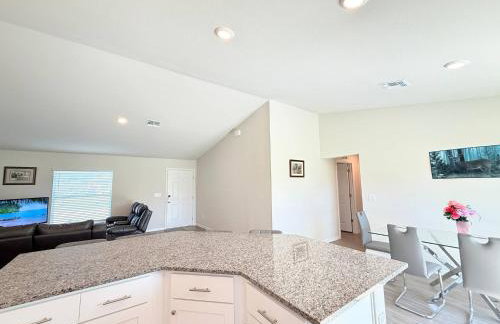 New 4-Bedroom Home – Perfect for Your Stay! - Foto 31