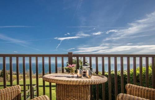 Spacious holiday home with stunning sea views - Photo 12