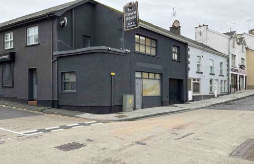 Corner House 2-Bed Townhouse Sleeps 3 - Photo 24