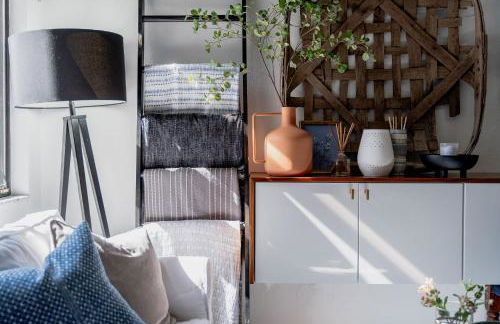 Peaceful, modern, renovated, close to everything! - Foto 24