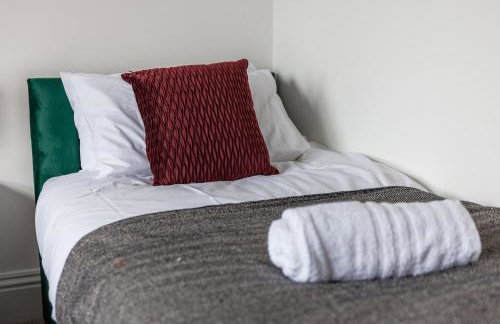 2 BR Home Perfect for Short and Long Term Stay - Foto 15