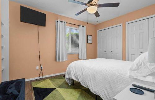 Solar Half-Plex with Chic Style in Country Glen - Foto 20