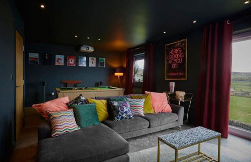Haworth Home - Hot tub Cinema Games Room Sleeps 12 - Photo 15