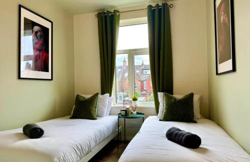 Stunning 4-Bedroom Home - 10 mins to Sandbanks Beach - Photo 27