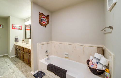 Spacious Arkansas Abode with Balcony and Fire Pit! - Foto 14