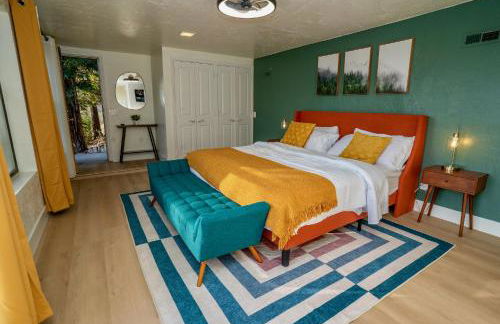 Secluded Mtn Top Family Haven w/Views Spa & Arcade - Photo 40