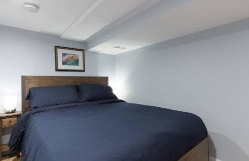 Luxury 2 bedroom apartment w/ free parking - Photo 11