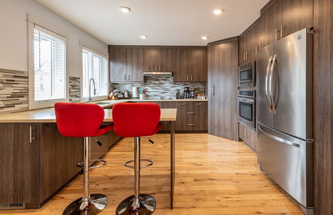 P1 - Private Hot Tub - 3 Bedroom Home - Mountain View - Photo 8