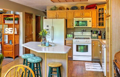 Roomy House on 2 Acres - 2 Mi to Egg Harbor Beach! - Foto 7