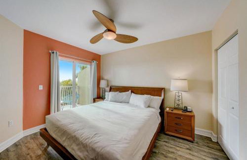 Spacious 2BR Oasis Steps to Treasure Island Beach - Foto 33
