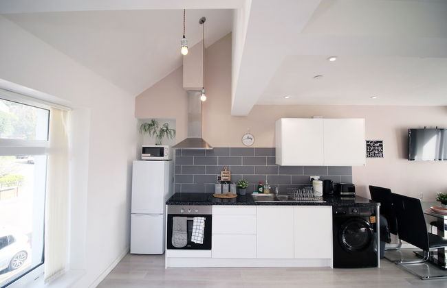 Skyline Immaculate 2-bed Apartment in Swansea - Photo 11