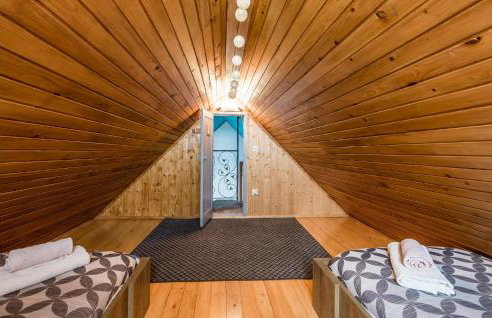 Awesome Home In Stari Laz With Kitchen - Foto 32