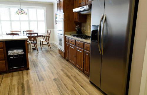 Oakwood Manor - Steps to Oaklawn, minutes to Downtown, Lakes, More - Foto 24