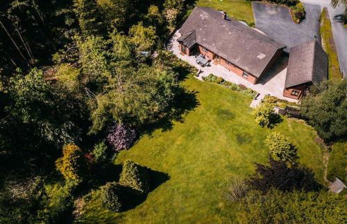 Country Crabtree Bungalow with large wild garden - Photo 24