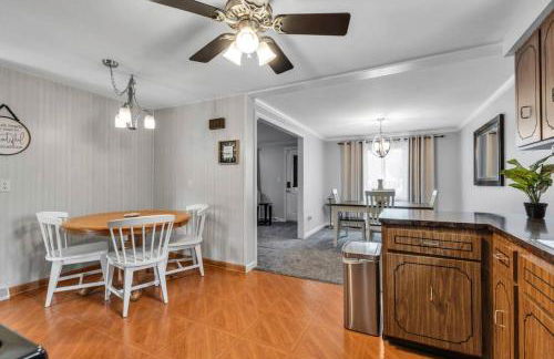 Family Fun Pool Central Airport - Photo 15